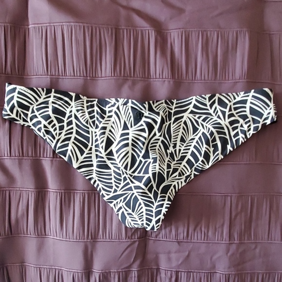 SOLD. Lululemon shanti surf bikini - Picture 3 of 5